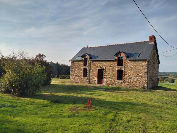 المنشأة من الخارج