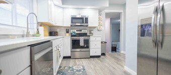 4-bedroom house in delightful Bloomington~Family-Friendly