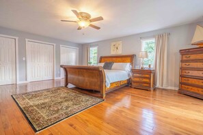 4 bedrooms, iron/ironing board, free WiFi, bed sheets