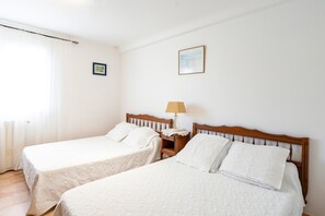 2 slaapkamers, een strijkplank/strijkijzer, wifi