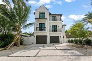 Exterior - New 8/8 bathroom beach house! Heated pool and spa! (Sarasota)