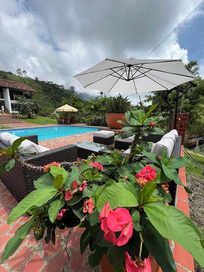 Spacious farm with breathtaking views nestled in the mountains of coffee country