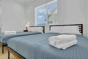 5 bedrooms, iron/ironing board, WiFi, bed sheets