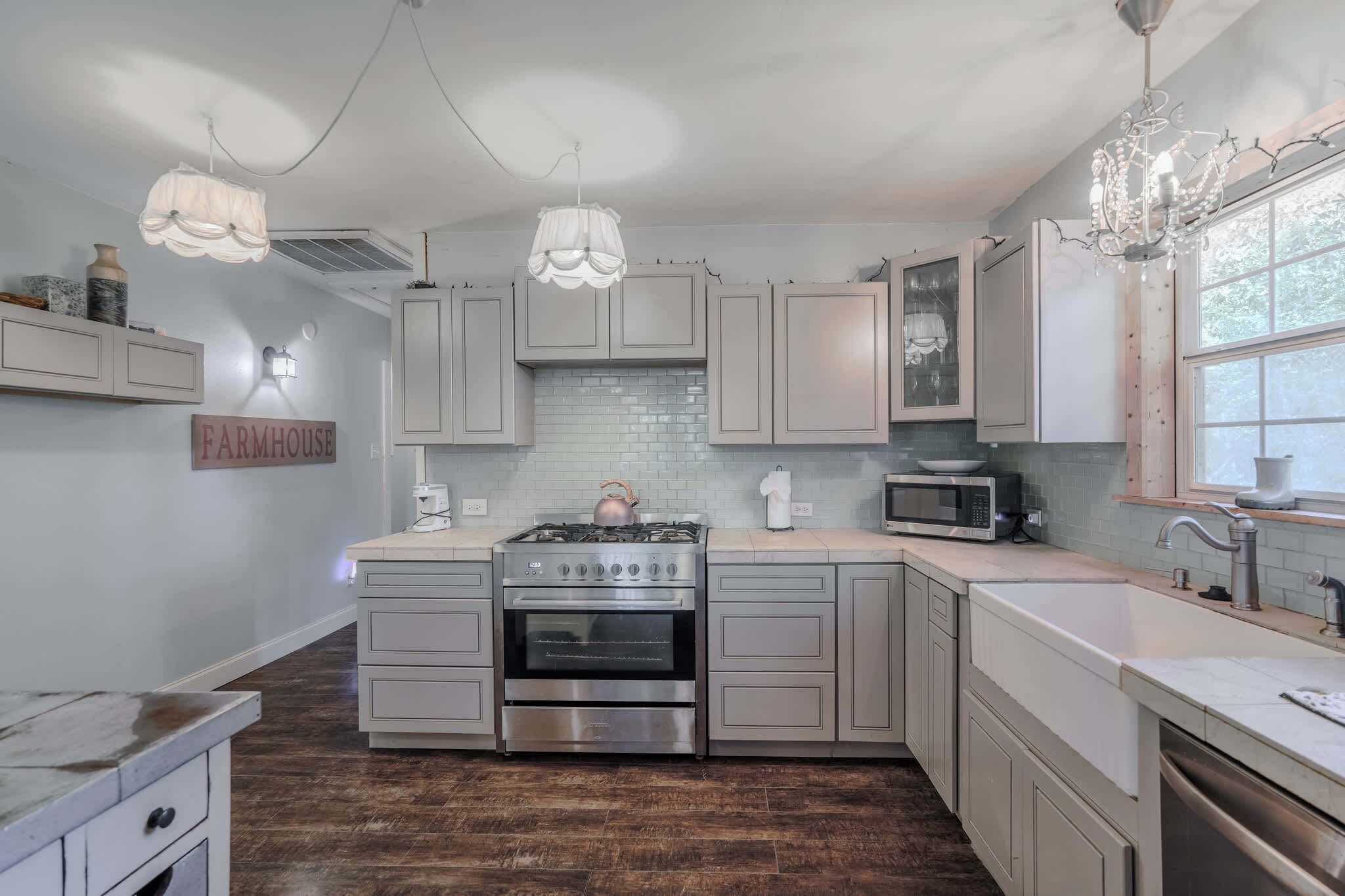 冰箱、微波炉、烤箱、炉灶