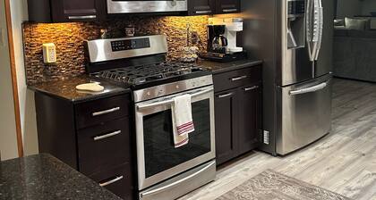 2-bedroom townhome in charming South Milwaukee with AC