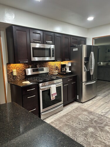 2-bedroom townhome in charming South Milwaukee with AC