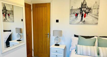 Cozy en-suite with exclusive private entrance