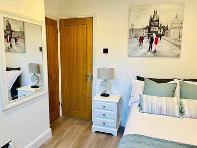 Cozy en-suite with exclusive private entrance