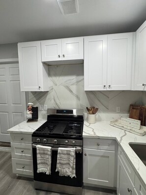 Fridge, microwave, stovetop - Modern Redlands Guesthouse| Kitchen| Private Entry (Redlands)