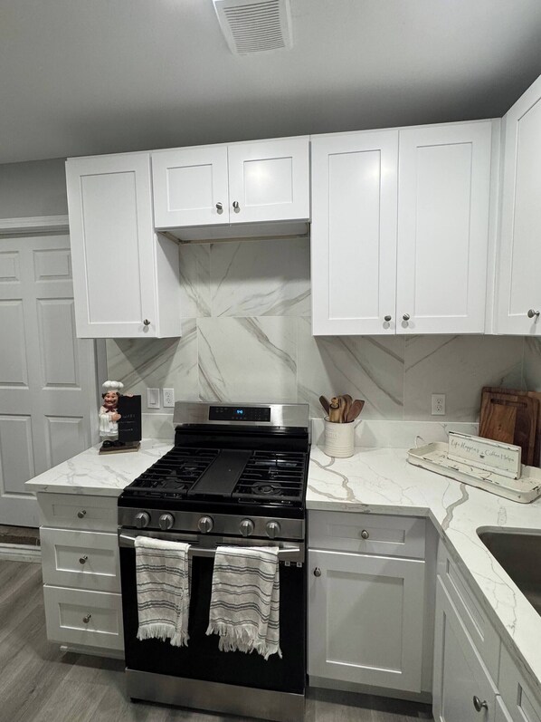 Fridge, microwave, stovetop