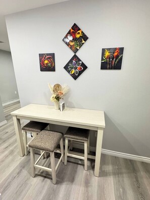 Interior - Modern Redlands Guesthouse| Kitchen| Private Entry (Redlands)