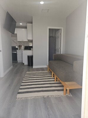 Living area - Modern Redlands Guesthouse| Kitchen| Private Entry (Redlands)