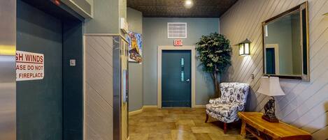 المنشأة من الداخل