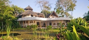 Exterior - Waterside Luxury Villa Tiwi Beach Kenya (Tiwi)