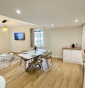 Dining - Casa Luna – 1 Bedroom, 4 Guests, City Center, Fully Equipped (Metz)