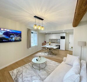 TV - Casa Luna – 1 Bedroom, 4 Guests, City Center, Fully Equipped (Metz)