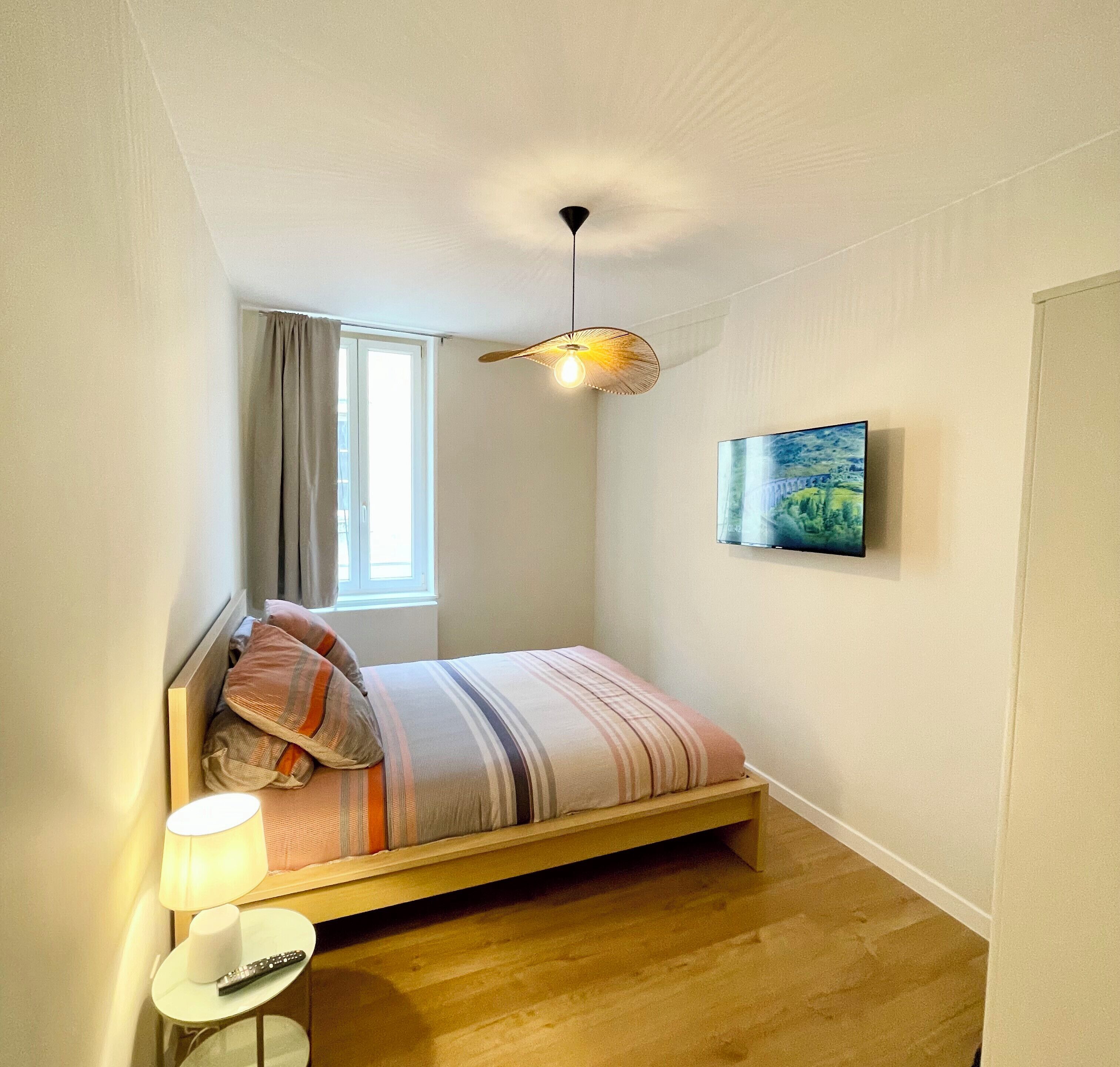 1 slaapkamer, een strijkplank/strijkijzer, wifi, beddengoed