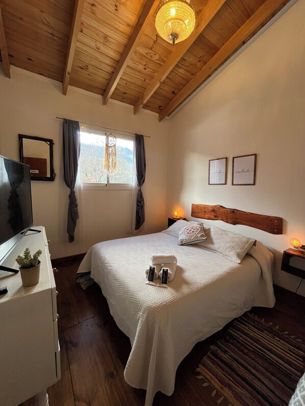 Superior Room, Mountain View | Blackout drapes, iron/ironing board, free WiFi - Hostel Cosmo (El Bolsón, Rio Negro, Argentina)