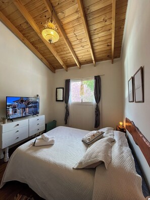 Superior Room, Mountain View | Blackout drapes, iron/ironing board, free WiFi - Hostel Cosmo (El Bolsón, Rio Negro, Argentina)