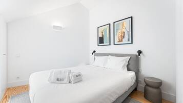 Strykejern/-brett, internettilgang og sengetøy