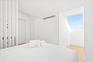 Fer et planche à repasser, accès Internet, draps fournis