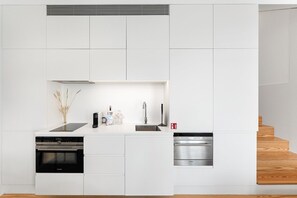 Refrigerador, microondas, horno, lavavajillas