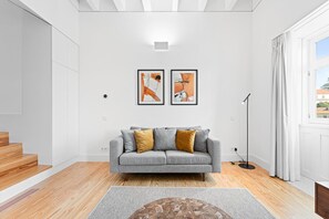 TV - GuestReady - D. Hugo Boutique Hotel (1D) (Porto)