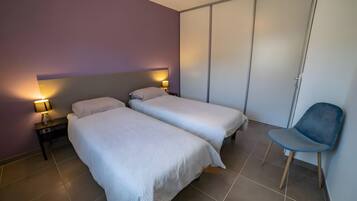 3 slaapkamers, een strijkplank/strijkijzer, wifi