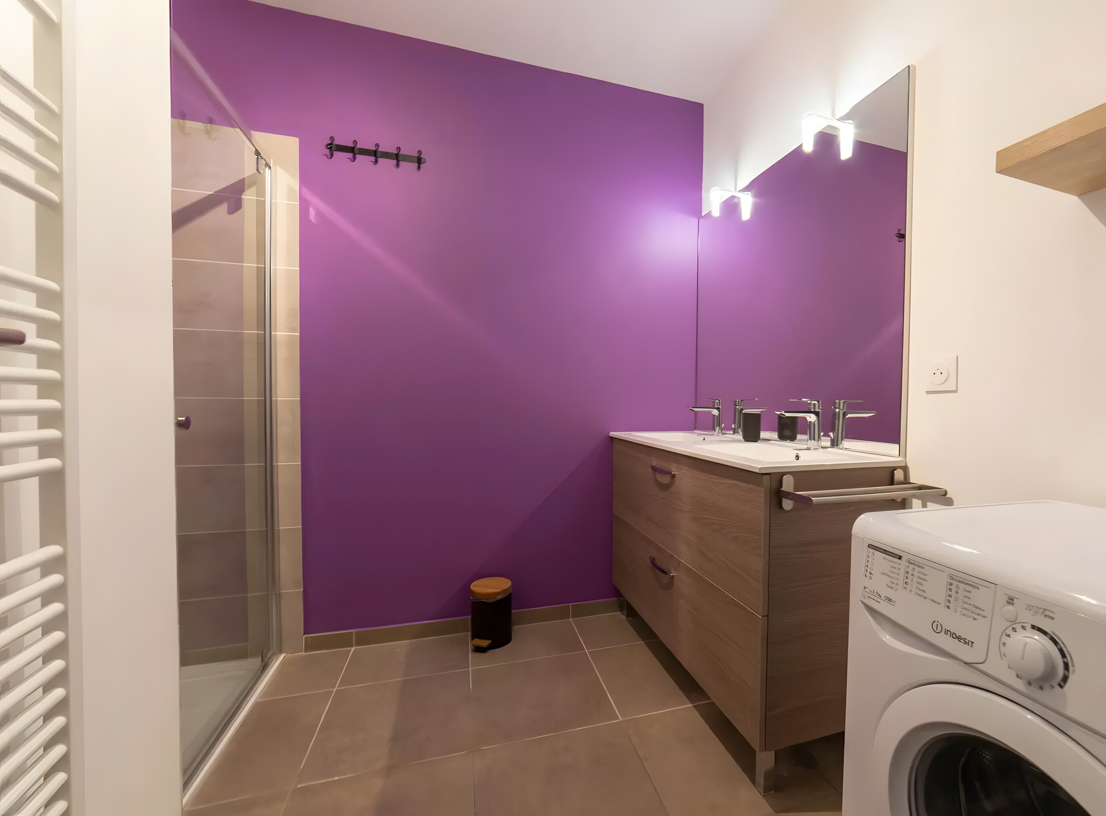 Douche, sèche-cheveux