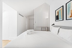 Iron/ironing board, Internet, bed sheets