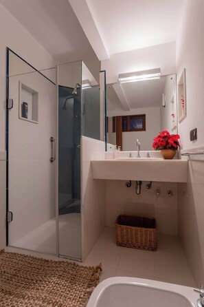 Shower - CASA DO DECK - Sauna, HotTub, Deck, Sinuca e Vista (Armação dos Búzios)