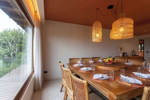 Dining - CASA DO DECK - Sauna, HotTub, Deck, Sinuca e Vista (Armação dos Búzios)