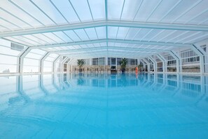 Indoor pool, pool loungers