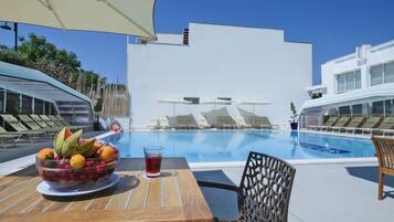 Innenpool, Liegestühle