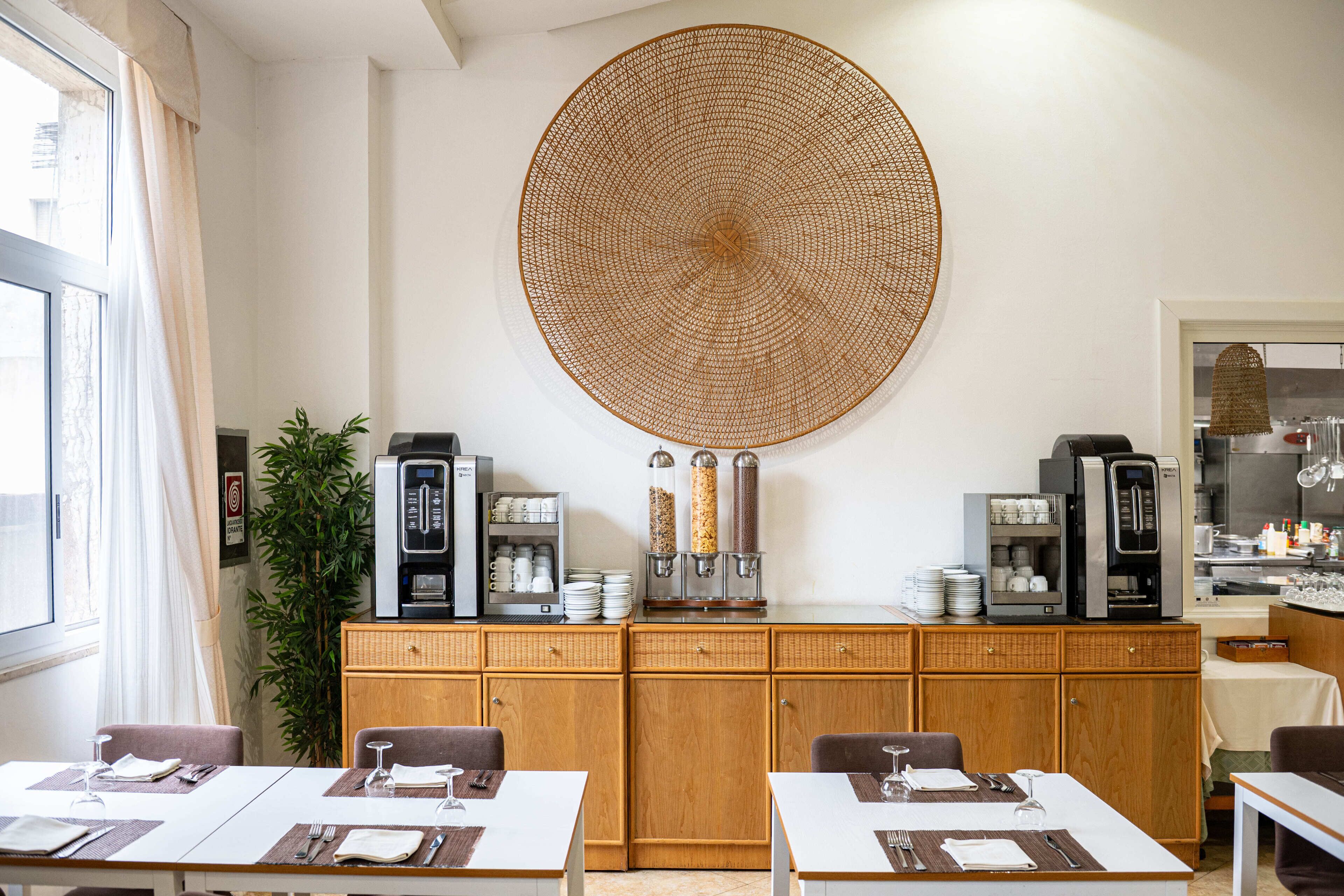 Café da manhã com buffet grátis todos os dias