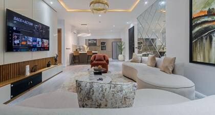 Signature Apartment in Lekki Phase 1: 2BDR (Pool, Gym, Wi-fi, 24/7 Power)