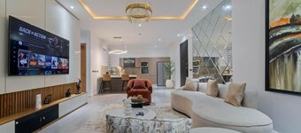 Signature Apartment in Lekki Phase 1: 2BDR (Pool, Gym, Wi-fi, 24/7 Power)