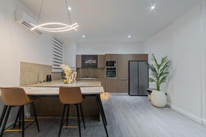 Micro-ondes, four, plaque de cuisson