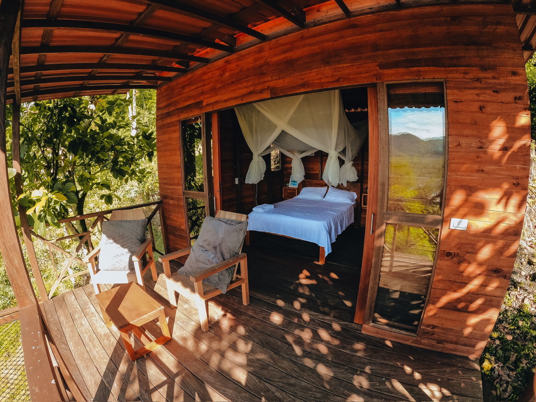 Cabaña Confort, vista a la laguna | Cortinas blackout 
