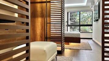 Deluxe Apartment, Non Smoking, Air conditioning | Wardrobe