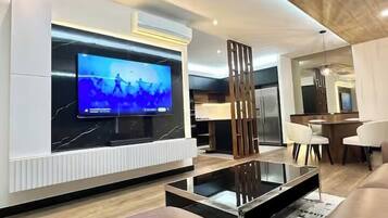 Departamento Deluxe, para no fumadores, aire acondicionado | Área de sala de estar