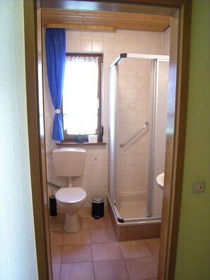 Douche, sèche-cheveux, savon