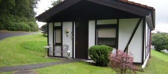Bungalow 21 on the edge of the forest with terrace and view of the Wasserkuppe.