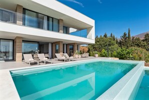 屋外プール、温水プール