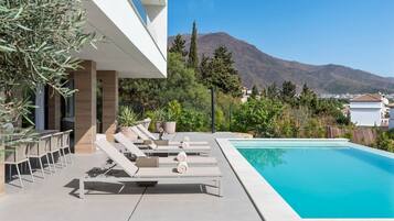 Outdoor pool, a heated pool