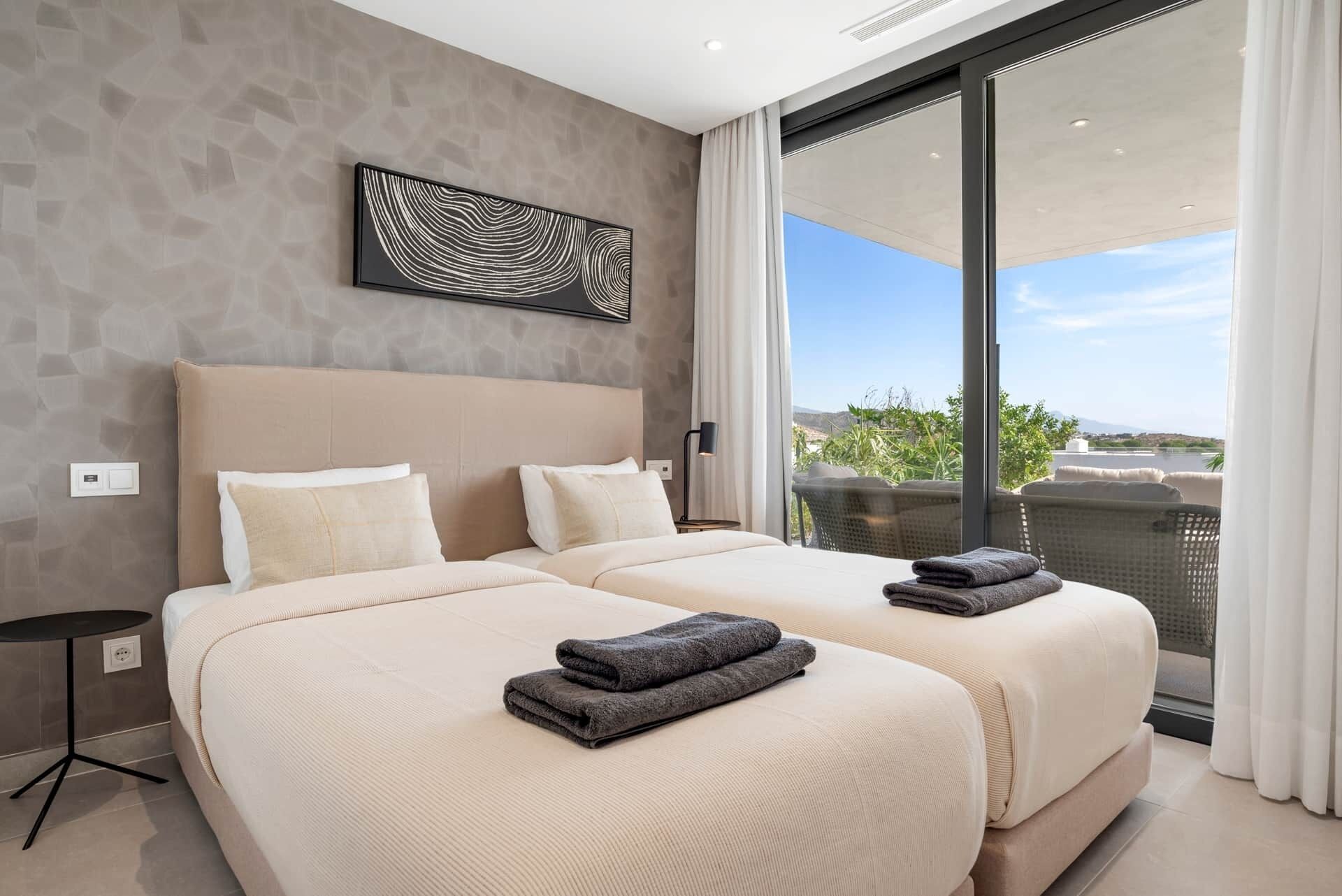 4 عدّة غرف نوم ومكواة/لوح كي وواي فاي مجانًا وملاءات أسرّة