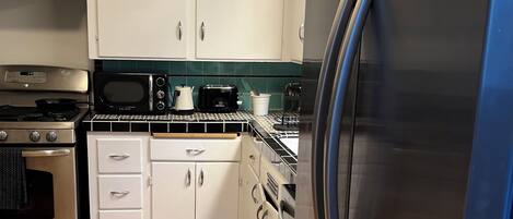 Micro-ondes, four, plaque de cuisson, lave-vaisselle