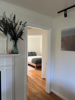 2 soverom, strykejern/-brett, internettilgang og sengetøy