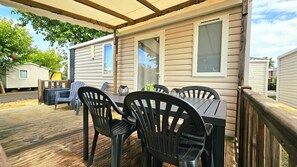 Outdoor dining - ⛱️ Direct beach access - 4* campsite All-comfort mobile home + Covered terrace (Vias)