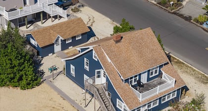 Walk to the Beach: Surf City Apartment w/ Balcony